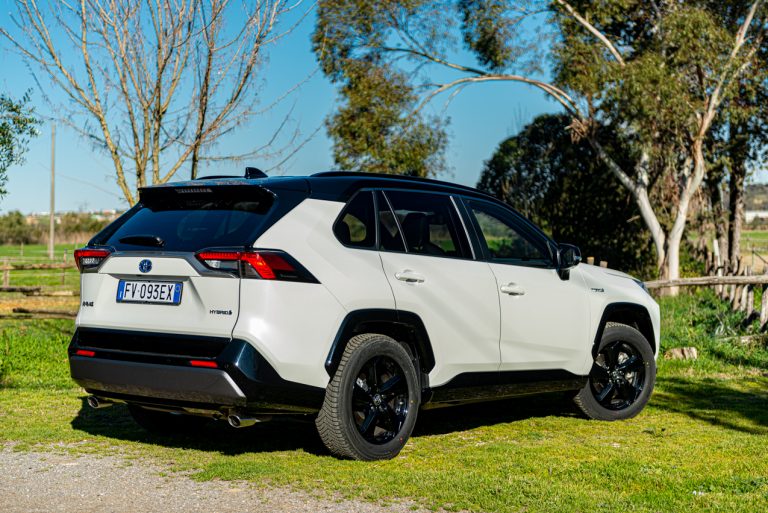 Toyota Rav4 2.5 HV Style: la prova su strada
