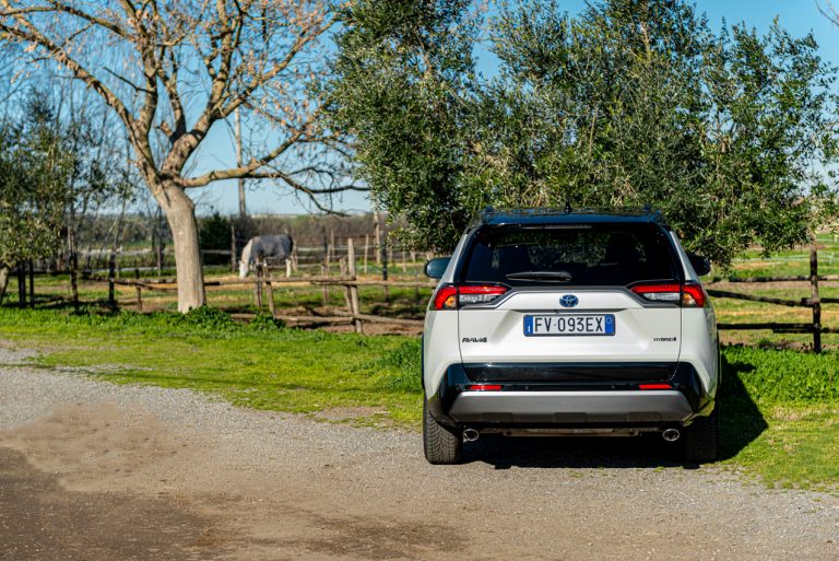 Toyota Rav4 2.5 HV Style: la prova su strada