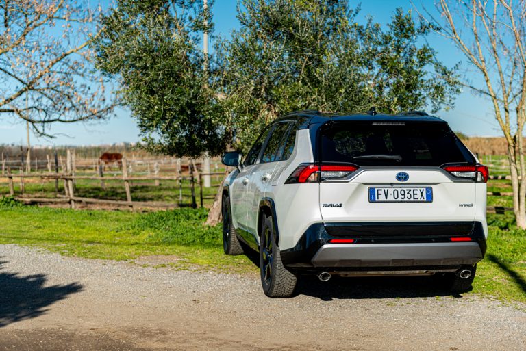 Toyota Rav4 2.5 HV Style: la prova su strada