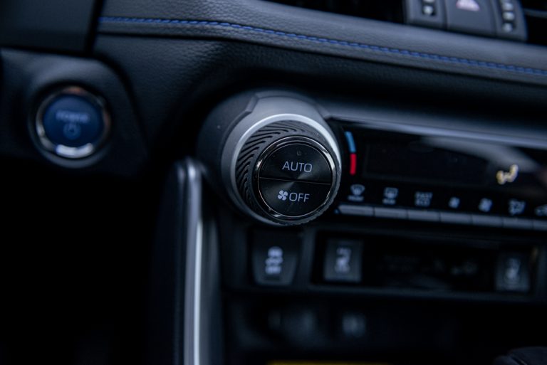 Toyota Rav4 2.5 HV Style: la prova su strada