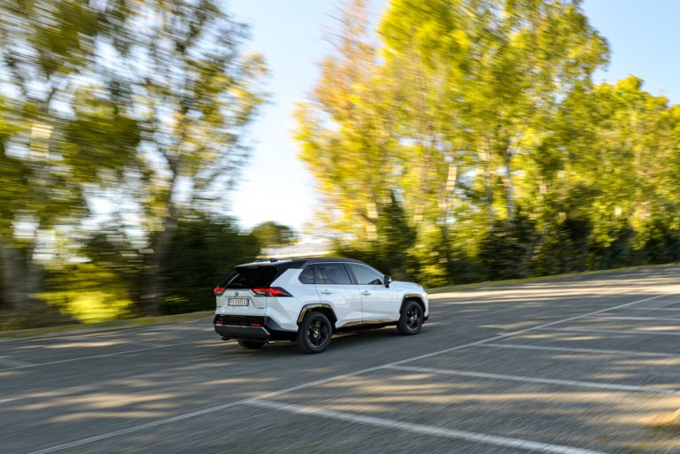 Toyota Rav4 2.5 HV Style: la prova su strada