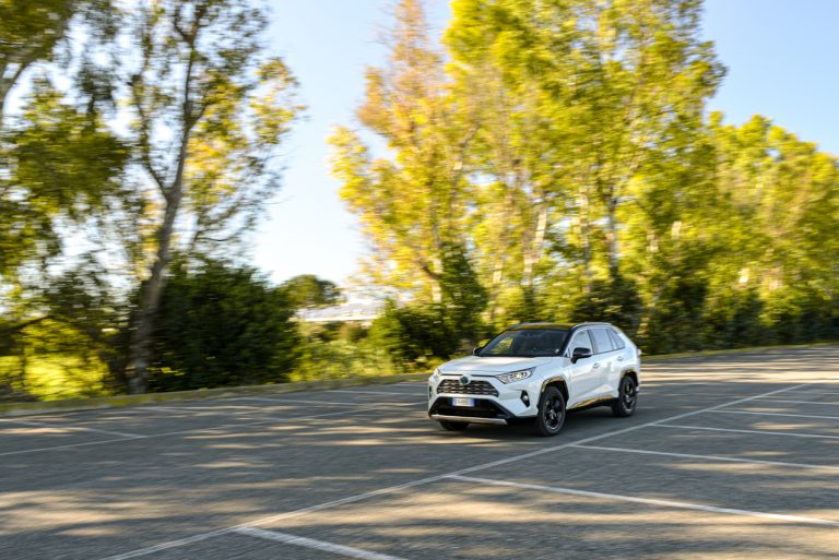 Toyota Rav4 2.5 HV Style: la prova su strada