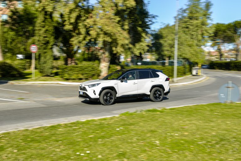 Toyota Rav4 2.5 HV Style: la prova su strada