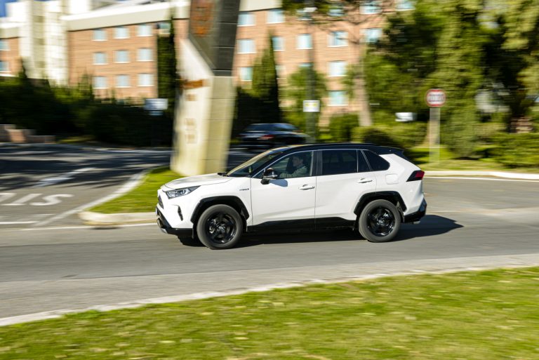 Toyota Rav4 2.5 HV Style: la prova su strada