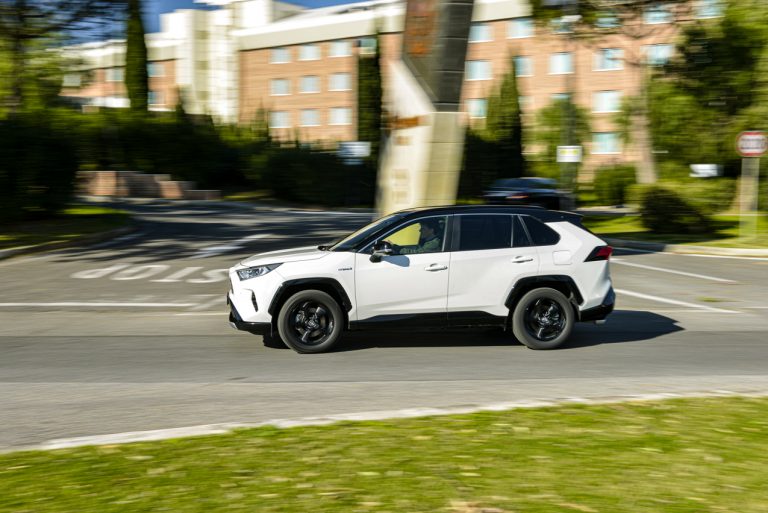Toyota Rav4 2.5 HV Style: la prova su strada