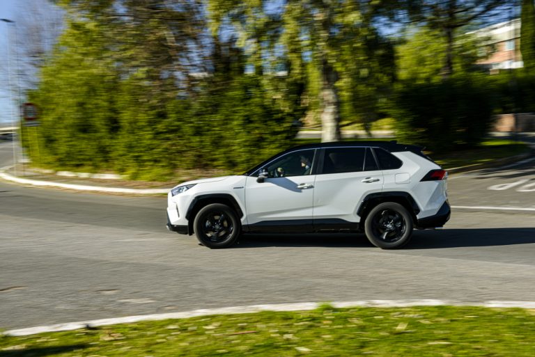 Toyota Rav4 2.5 HV Style: la prova su strada