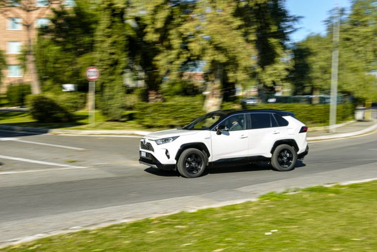 Toyota Rav4 2.5 HV Style: la prova su strada