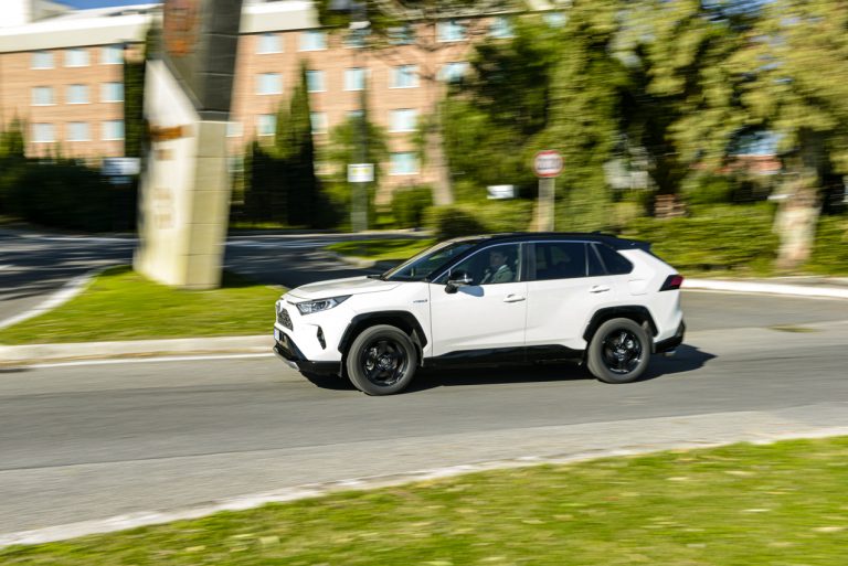 Toyota Rav4 2.5 HV Style: la prova su strada