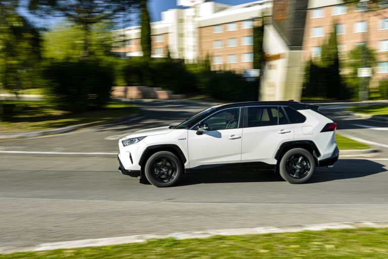 Toyota Rav4 2.5 HV Style: la prova su strada