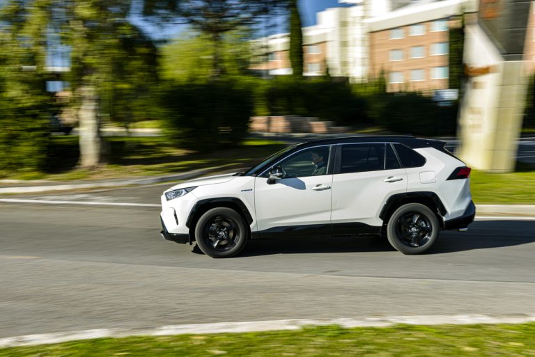 Toyota Rav4 2.5 HV Style: la prova su strada