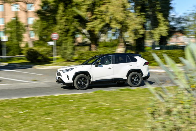 Toyota Rav4 2.5 HV Style: la prova su strada