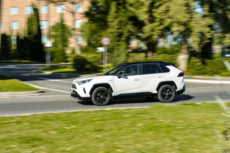 Toyota Rav4 2.5 HV Style: la prova su strada