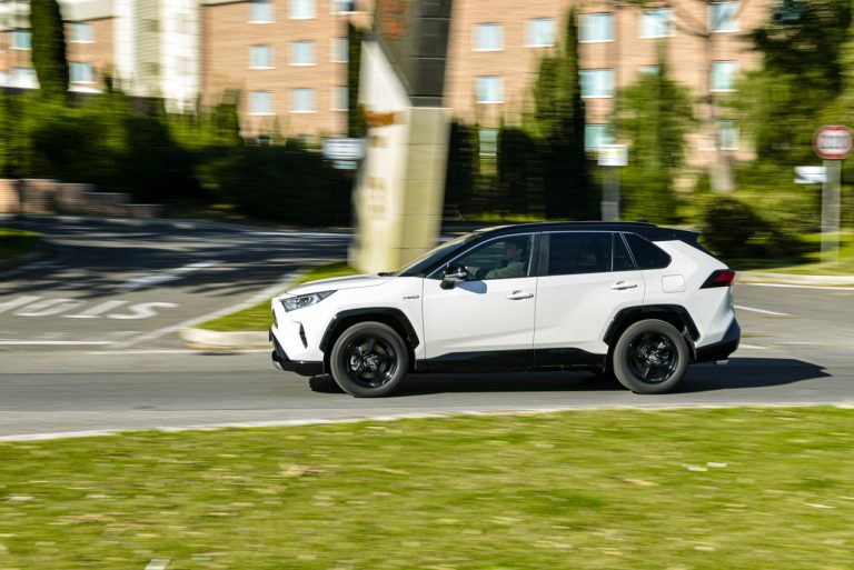 Toyota Rav4 2.5 HV Style: la prova su strada