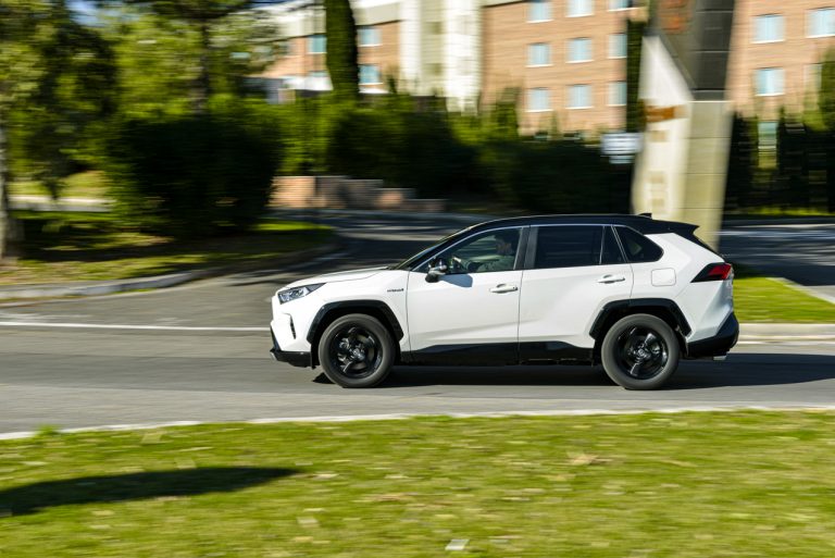 Toyota Rav4 2.5 HV Style: la prova su strada