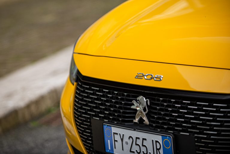 Peugeot 208 1.2 PureTech e 1.5 BlueHDi: la prova su strada