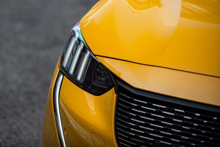 Peugeot 208 1.2 PureTech e 1.5 BlueHDi: la prova su strada