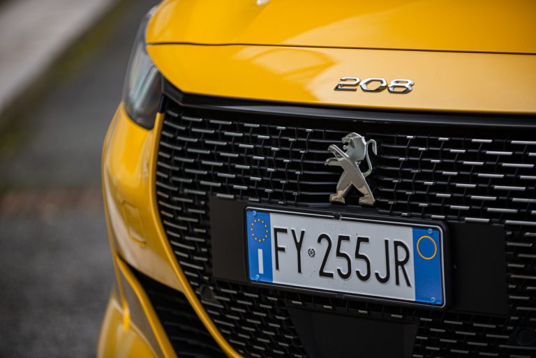 Peugeot 208 1.2 PureTech e 1.5 BlueHDi: la prova su strada