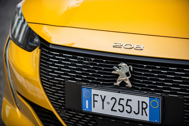 Peugeot 208 1.2 PureTech e 1.5 BlueHDi: la prova su strada