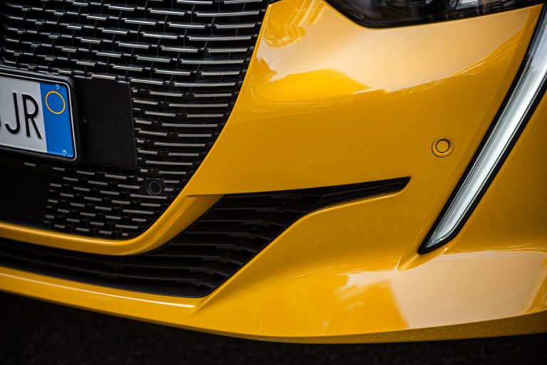 Peugeot 208 1.2 PureTech e 1.5 BlueHDi: la prova su strada