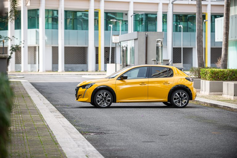 Peugeot 208 1.2 PureTech e 1.5 BlueHDi: la prova su strada