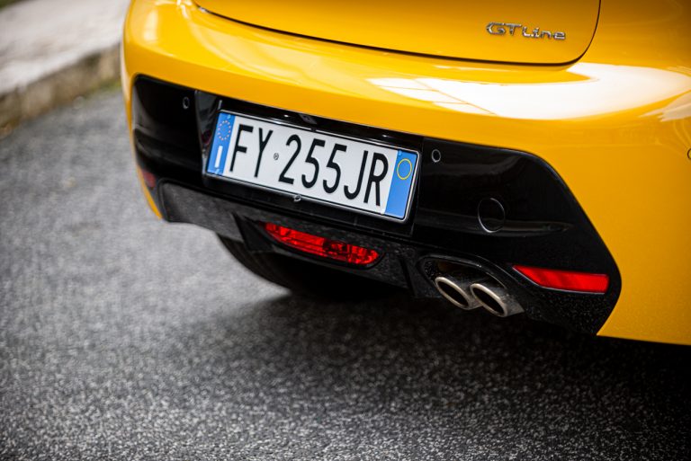 Peugeot 208 1.2 PureTech e 1.5 BlueHDi: la prova su strada