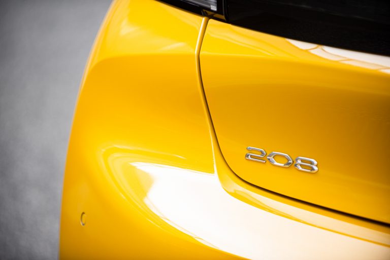 Peugeot 208 1.2 PureTech e 1.5 BlueHDi: la prova su strada