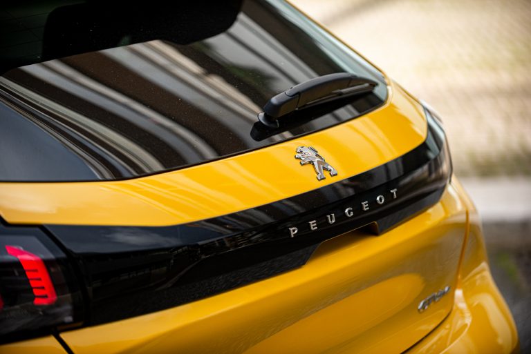 Peugeot 208 1.2 PureTech e 1.5 BlueHDi: la prova su strada