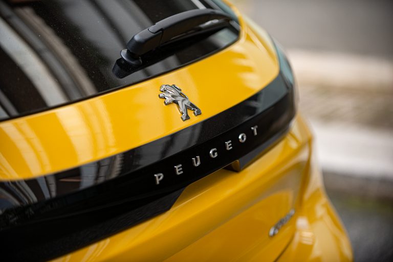 Peugeot 208 1.2 PureTech e 1.5 BlueHDi: la prova su strada
