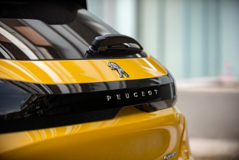 Peugeot 208 1.2 PureTech e 1.5 BlueHDi: la prova su strada