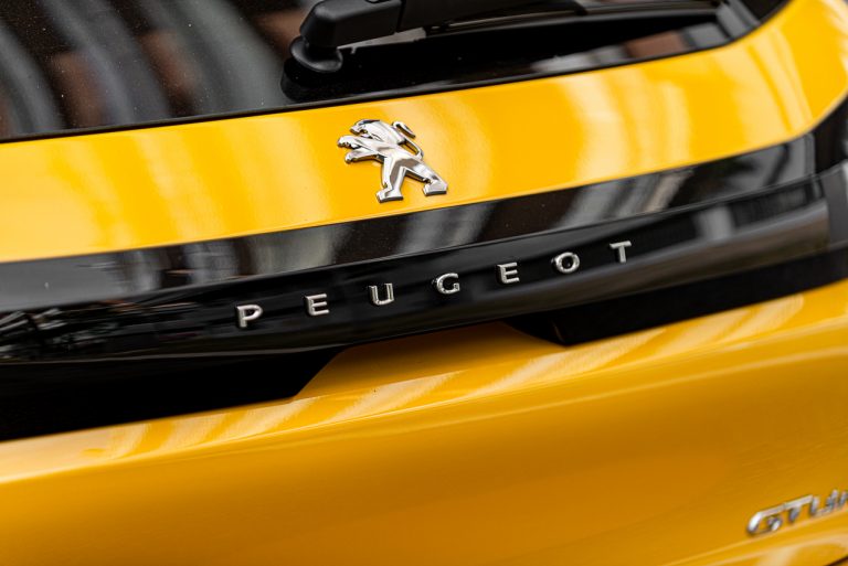 Peugeot 208 1.2 PureTech e 1.5 BlueHDi: la prova su strada
