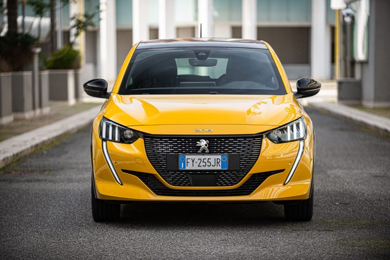 Peugeot 208 1.2 PureTech e 1.5 BlueHDi: la prova su strada
