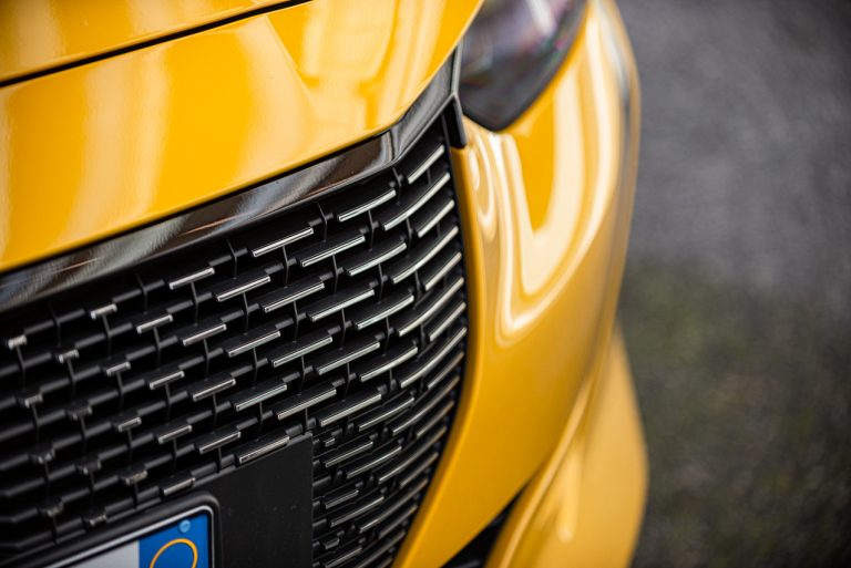 Peugeot 208 1.2 PureTech e 1.5 BlueHDi: la prova su strada