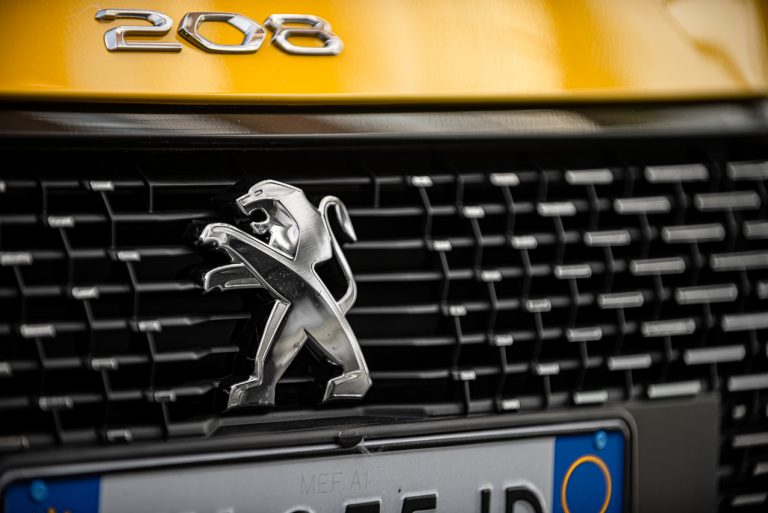 Peugeot 208 1.2 PureTech e 1.5 BlueHDi: la prova su strada