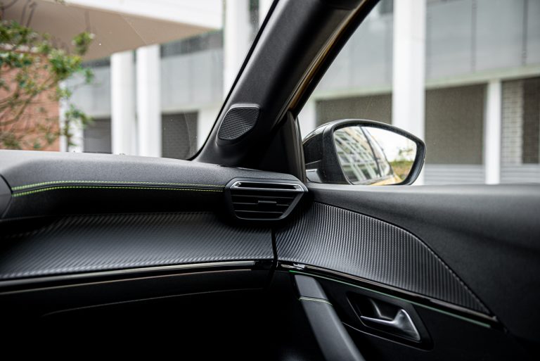 Peugeot 208 1.2 PureTech e 1.5 BlueHDi: la prova su strada