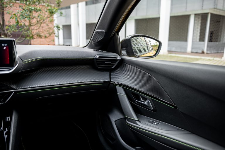 Peugeot 208 1.2 PureTech e 1.5 BlueHDi: la prova su strada