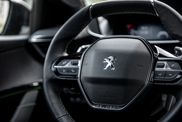 Peugeot 208 1.2 PureTech e 1.5 BlueHDi: la prova su strada