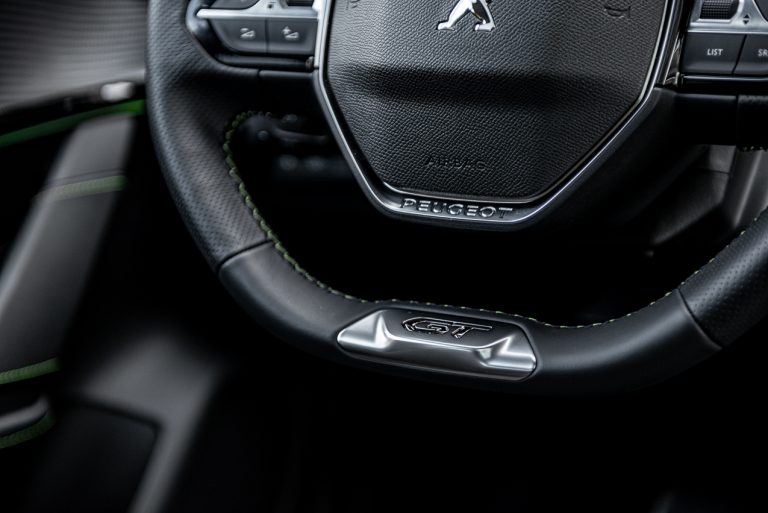 Peugeot 208 1.2 PureTech e 1.5 BlueHDi: la prova su strada