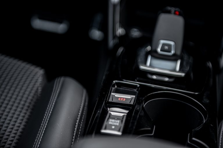 Peugeot 208 1.2 PureTech e 1.5 BlueHDi: la prova su strada