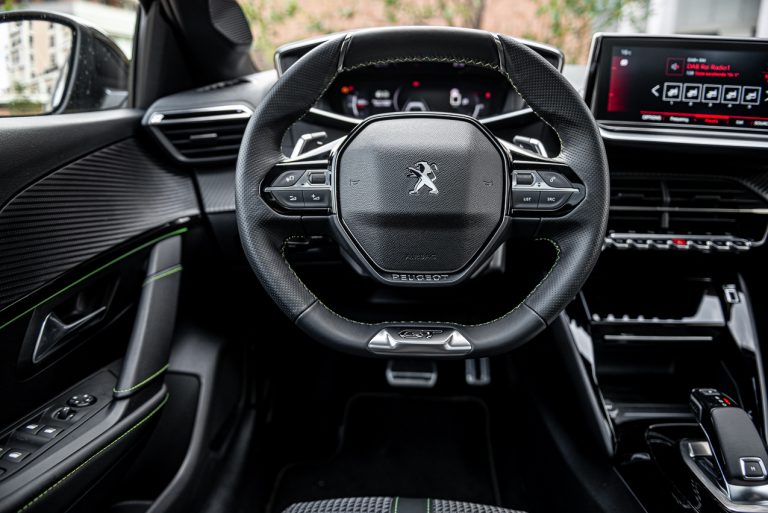 Peugeot 208 1.2 PureTech e 1.5 BlueHDi: la prova su strada