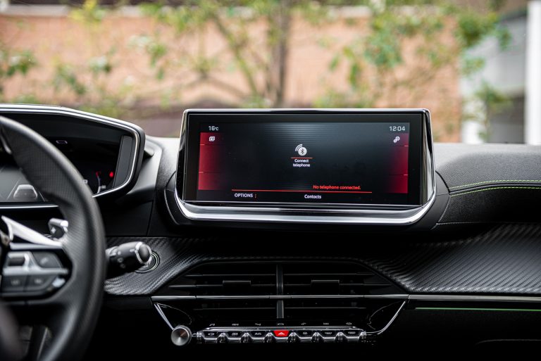 Peugeot 208 1.2 PureTech e 1.5 BlueHDi: la prova su strada