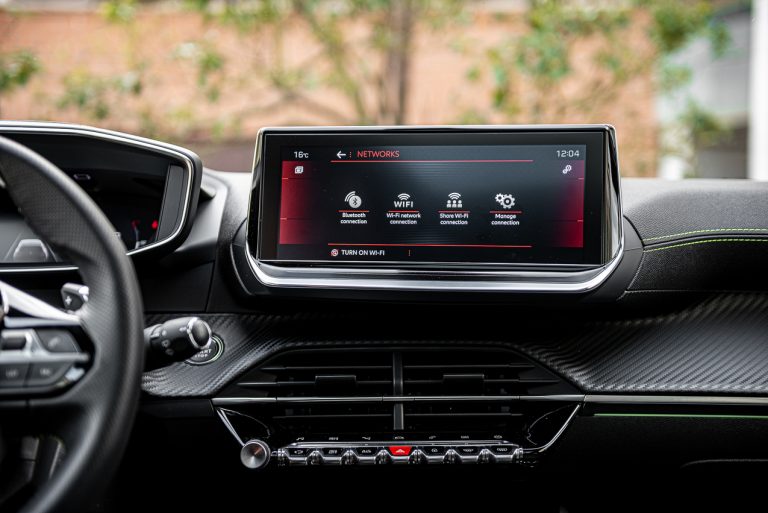 Peugeot 208 1.2 PureTech e 1.5 BlueHDi: la prova su strada