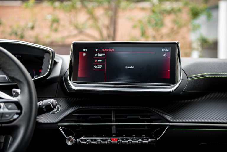 Peugeot 208 1.2 PureTech e 1.5 BlueHDi: la prova su strada