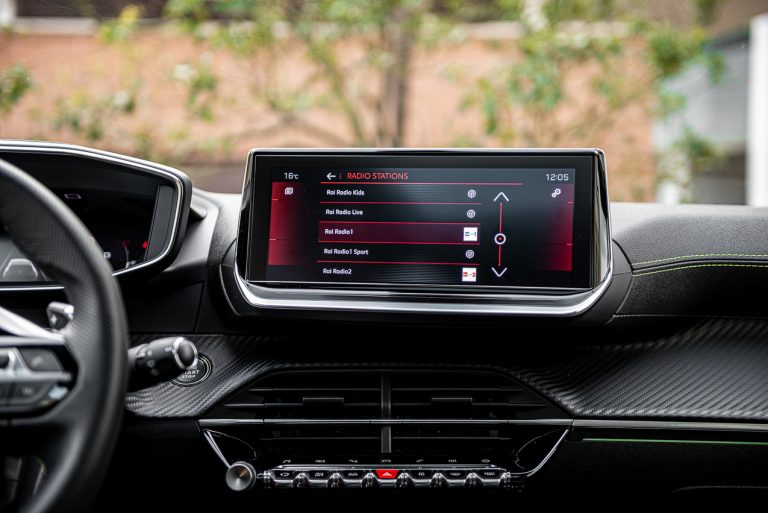 Peugeot 208 1.2 PureTech e 1.5 BlueHDi: la prova su strada