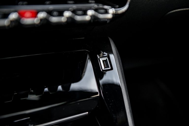Peugeot 208 1.2 PureTech e 1.5 BlueHDi: la prova su strada