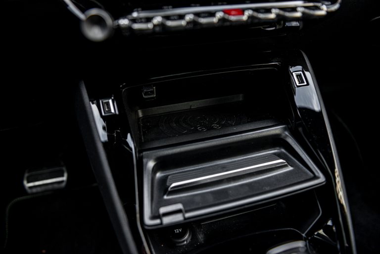 Peugeot 208 1.2 PureTech e 1.5 BlueHDi: la prova su strada