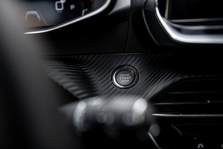 Peugeot 208 1.2 PureTech e 1.5 BlueHDi: la prova su strada