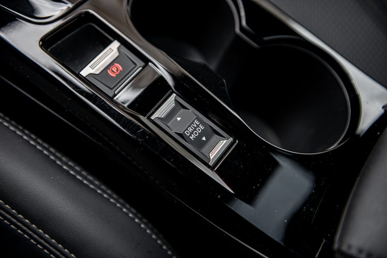 Peugeot 208 1.2 PureTech e 1.5 BlueHDi: la prova su strada