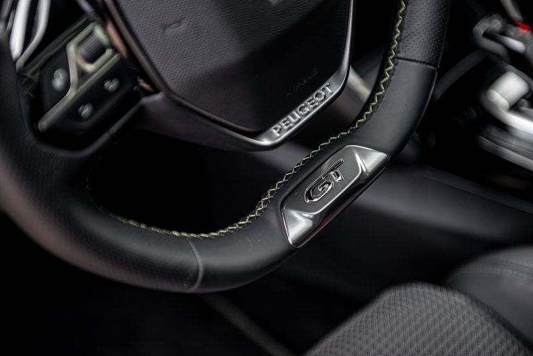 Peugeot 208 1.2 PureTech e 1.5 BlueHDi: la prova su strada