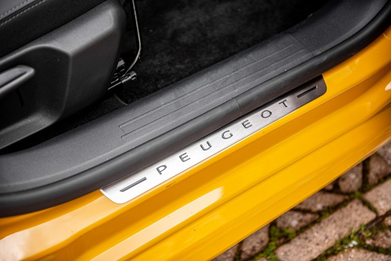 Peugeot 208 1.2 PureTech e 1.5 BlueHDi: la prova su strada