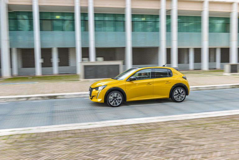 Peugeot 208 1.2 PureTech e 1.5 BlueHDi: la prova su strada